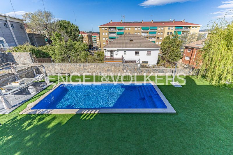 Foto 7a9f3bd4-5058-4746-8252-c0ce3787b68f. Casa amb calefacció aparcament piscina a Can Parellada Terrassa