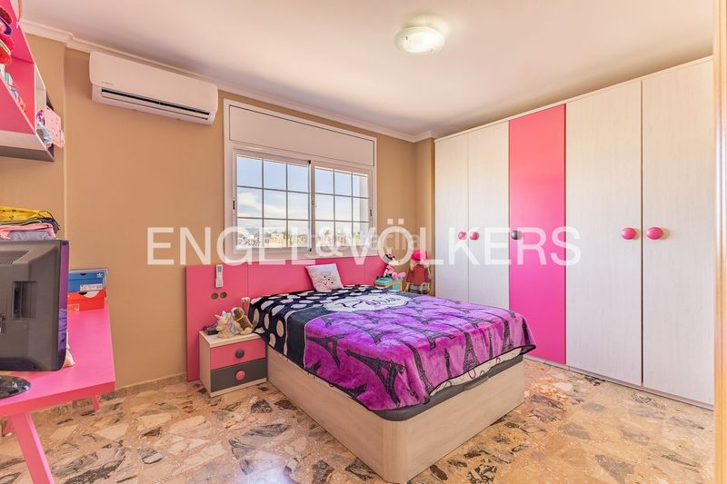 Foto 7eca42dd-aa23-4d77-9c0d-7873e07174fa. Casa amb calefacció aparcament piscina a Can Parellada Terrassa