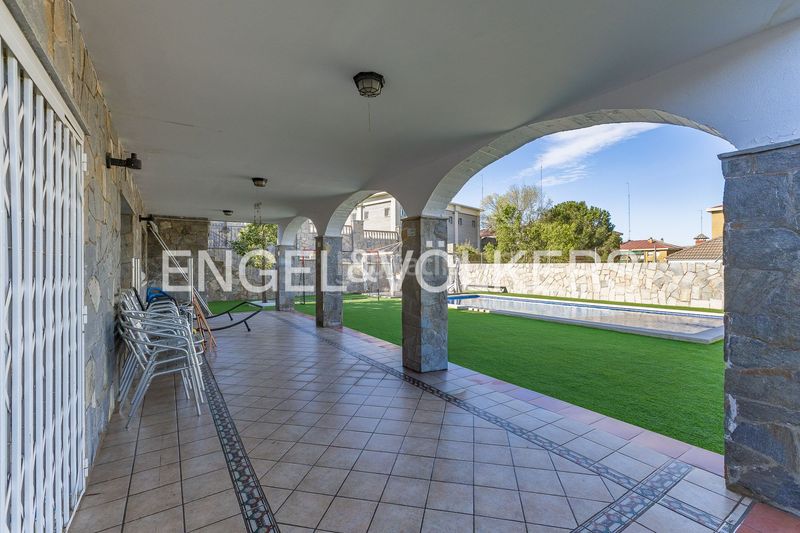 Foto b544df4c-5eca-4fc1-8bd0-58a125be7b3c. Casa amb calefacció aparcament piscina a Can Parellada Terrassa