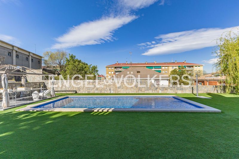 Foto c57a048e-00aa-4d67-b592-c50af64cf942. Casa amb calefacció aparcament piscina a Can Parellada Terrassa