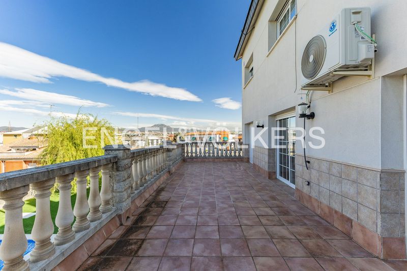 Foto c57c211d-be75-4b53-ba8b-7069ce67e748. Casa amb calefacció aparcament piscina a Can Parellada Terrassa