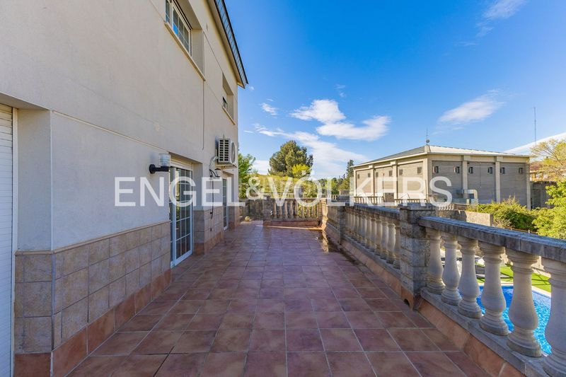 Foto e096464a-a08b-462c-b817-9cc5512c564e. Casa amb calefacció aparcament piscina a Can Parellada Terrassa