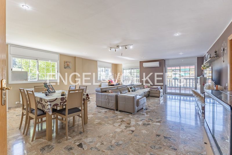Foto e96a6413-1816-427f-8707-c85f071bda8c. Casa amb calefacció aparcament piscina a Can Parellada Terrassa