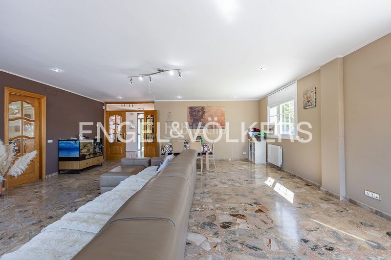 Foto fbf9ee30-5b86-464c-af03-977896d6f8ef. Casa amb calefacció aparcament piscina a Can Parellada Terrassa