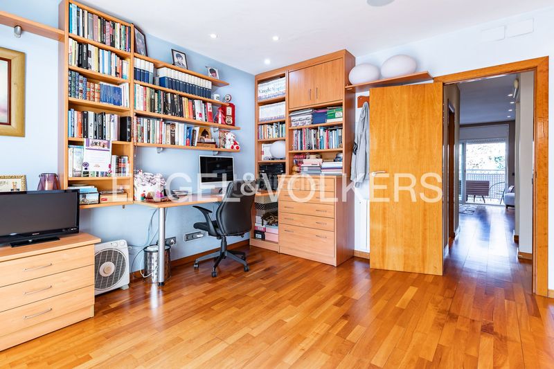 Foto 4c3c1ed3-14ea-49a9-a059-d2536d902a6a. Casa amb calefacció aparcament piscina a Vilapicina - Torre Llobeta Barcelona