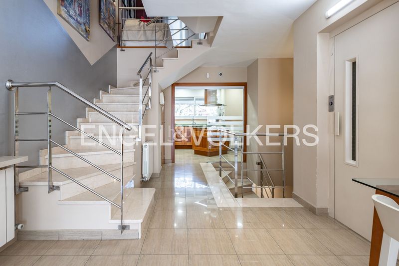 Foto 5e22820c-a4a4-4145-bba2-2214e961233e. Casa amb calefacció aparcament piscina a Vilapicina - Torre Llobeta Barcelona