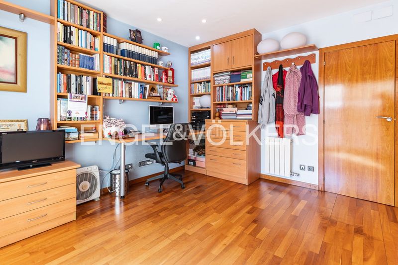 Foto 66a60a01-6cc5-476f-b64e-a0e4c3c15592. Casa amb calefacció aparcament piscina a Vilapicina - Torre Llobeta Barcelona