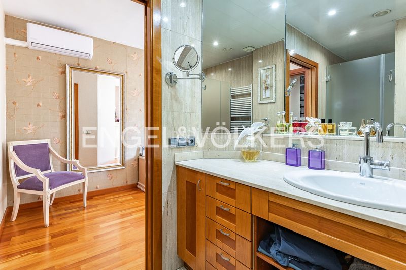 Foto 7ada8607-29dd-4d21-9c20-14e3649239d8. Casa amb calefacció aparcament piscina a Vilapicina - Torre Llobeta Barcelona