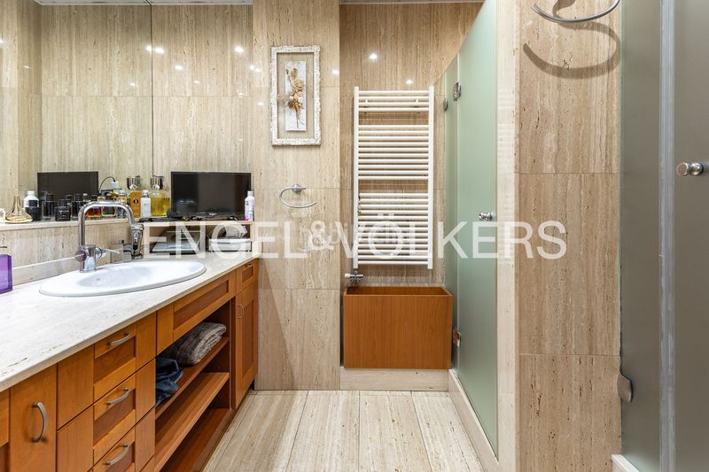 Foto 8c71d981-9324-4493-ae30-6b50b70d78ea. Casa amb calefacció aparcament piscina a Vilapicina - Torre Llobeta Barcelona