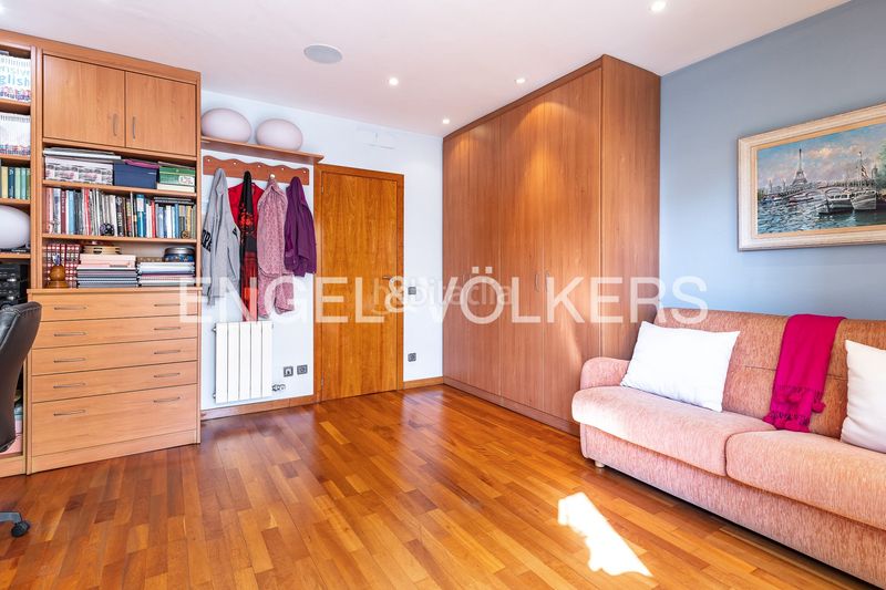 Foto 92497daa-877b-4474-ba19-569d1cebaa52. Casa amb calefacció aparcament piscina a Vilapicina - Torre Llobeta Barcelona