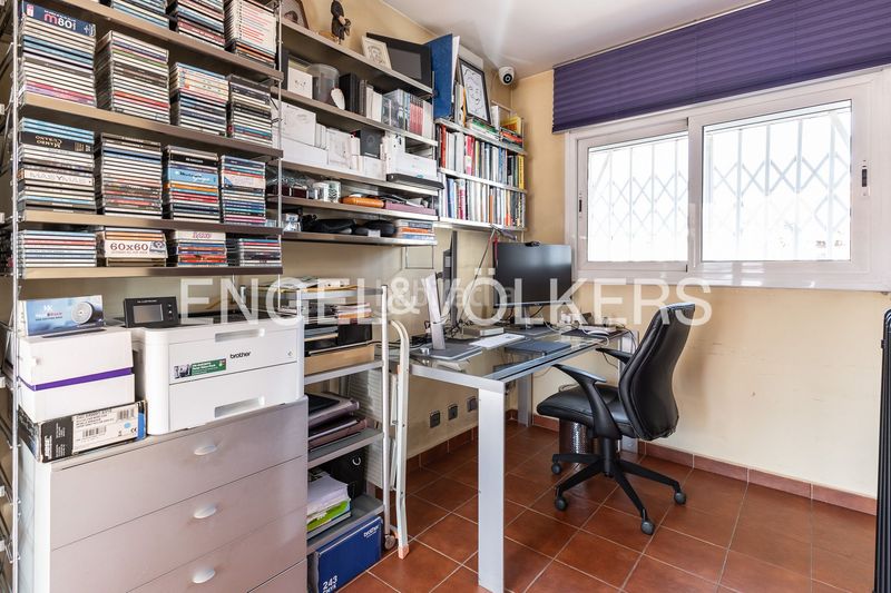 Foto 9e922caf-85e6-4a94-93cc-994938a2db7a. Casa amb calefacció aparcament piscina a Vilapicina - Torre Llobeta Barcelona