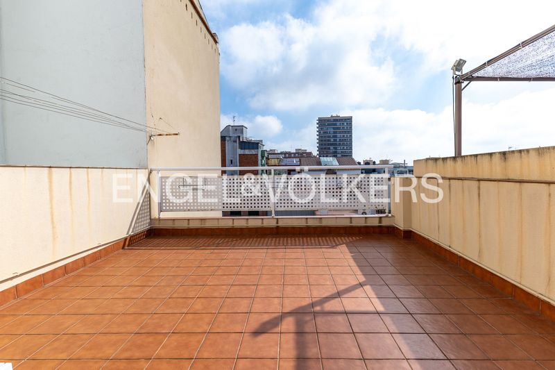 Foto af7b8aea-132c-4f9c-9232-c34f172da7b5. Casa amb calefacció aparcament piscina a Vilapicina - Torre Llobeta Barcelona