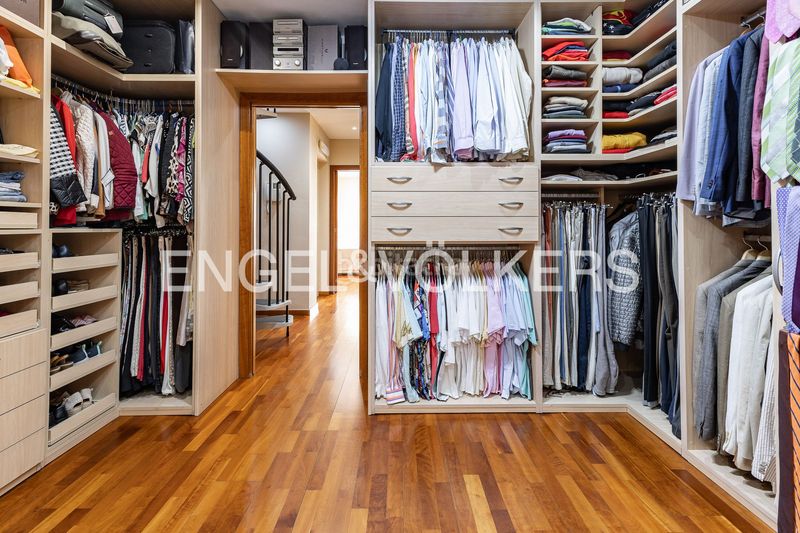 Foto cc0717ac-3db9-4802-8768-a7b94b6f0e52. Casa amb calefacció aparcament piscina a Vilapicina - Torre Llobeta Barcelona