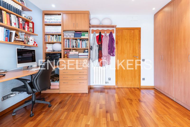 Foto e11637eb-3c94-42d6-9a80-02086babf13a. Casa amb calefacció aparcament piscina a Vilapicina - Torre Llobeta Barcelona