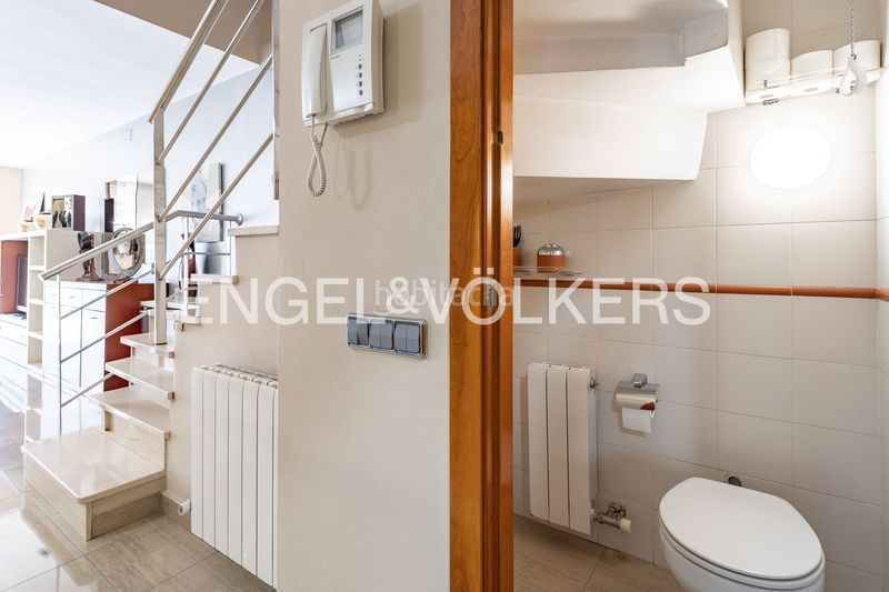 Foto e5184866-bcf9-47d8-add3-97e5e8360483. Casa amb calefacció aparcament piscina a Vilapicina - Torre Llobeta Barcelona