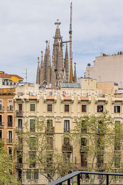 Piso alto con espectaculares vistas a la sagrada família en Barcelona - Imagen 10