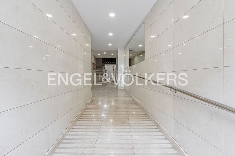 Piso alto con espectaculares vistas a la sagrada família en Barcelona - Imagen 35