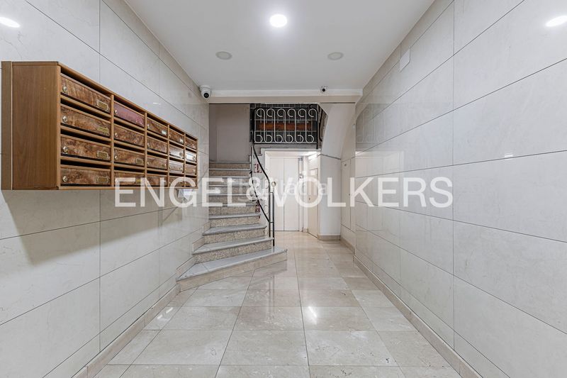 Piso alto con espectaculares vistas a la sagrada família en Barcelona - Imagen 34