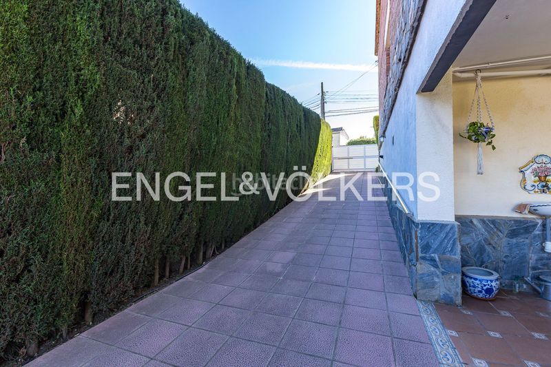 Foto 1cca6793-8330-4f5e-ba1c-366ab1f3a5e8. Casa amb calefacció piscina a Can Rial Esparreguera