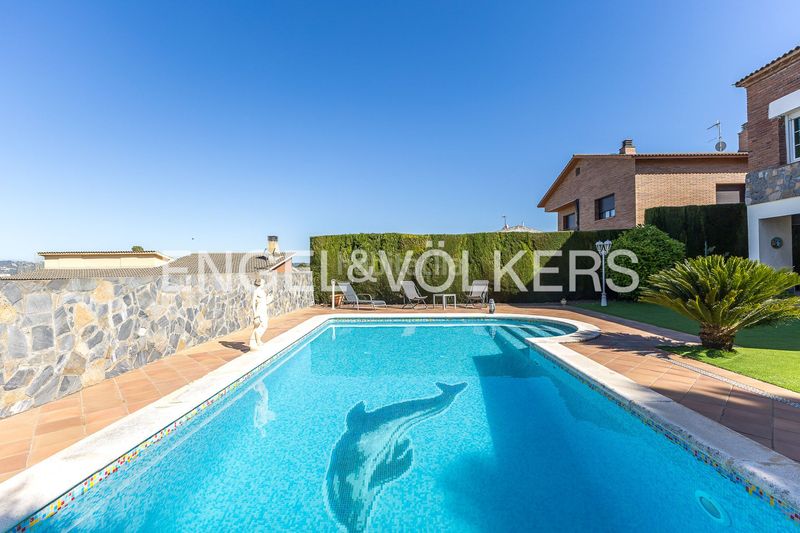 Foto 50572820-0e7a-47b2-bd7d-e5bebe6a2109. Casa amb calefacció piscina a Can Rial Esparreguera