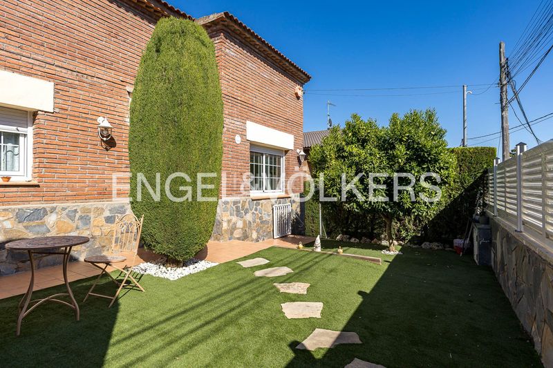 Foto 58e5b913-4750-490b-9dc8-108bda38864e. Casa amb calefacció piscina a Can Rial Esparreguera