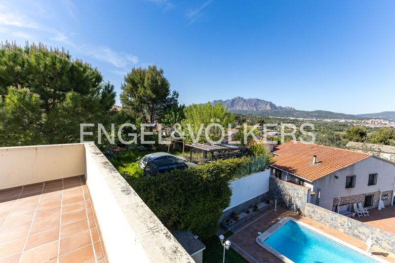 Foto 5c9cffae-ff5e-4e63-9e6e-8da01c251f05. Casa amb calefacció piscina a Can Rial Esparreguera