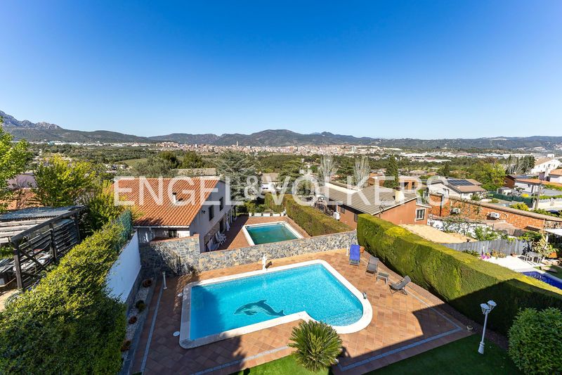 Foto a30c77bc-6589-4b52-97d9-76926764ccc5. Casa amb calefacció piscina a Can Rial Esparreguera