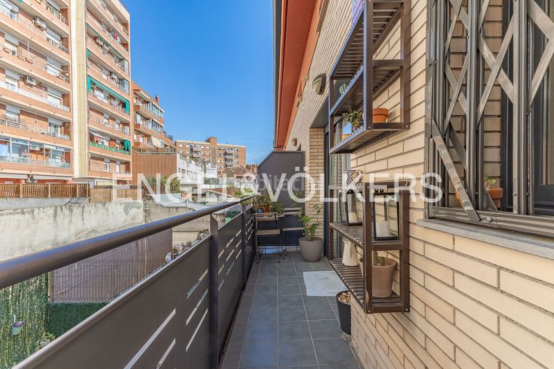 Foto 05b2a174-122e-4c7d-89d5-6ce3a4333359. Dúplex viva con distinción piso moderno de 3 dormitorios con terraza y balcón, edificio 2019 con ascensor, accesible y seguro, a en Rubí
