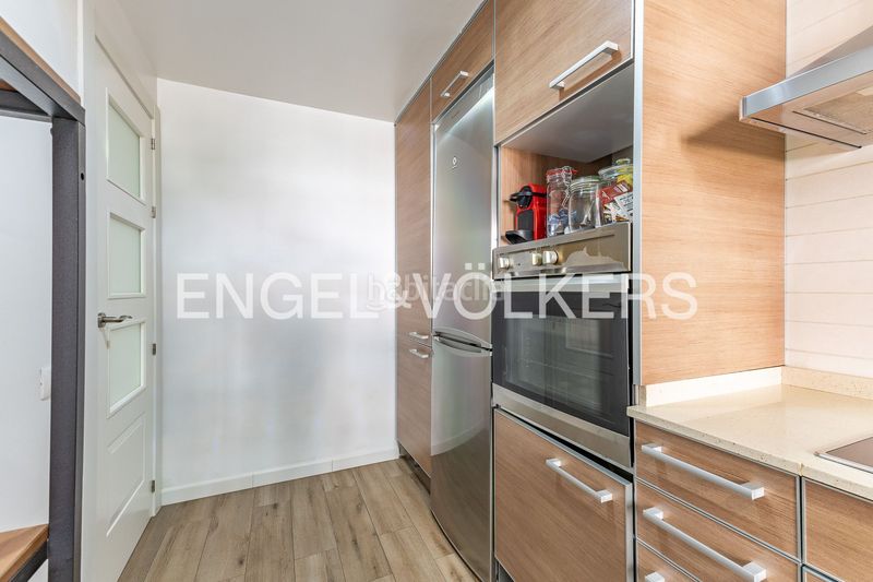 Foto aa2d7e8e-9350-427c-9f4e-dd7e4068b484. Dúplex viva con distinción piso moderno de 3 dormitorios con terraza y balcón, edificio 2019 con ascensor, accesible y seguro, a en Rubí