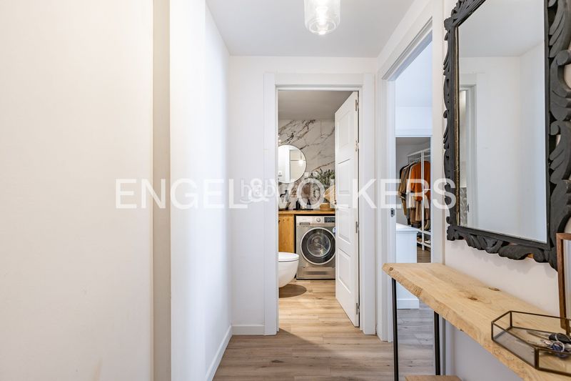 Foto b1e317a1-c96d-4ae0-b7dd-0d79355a3b0e. Dúplex viva con distinción piso moderno de 3 dormitorios con terraza y balcón, edificio 2019 con ascensor, accesible y seguro, a en Rubí