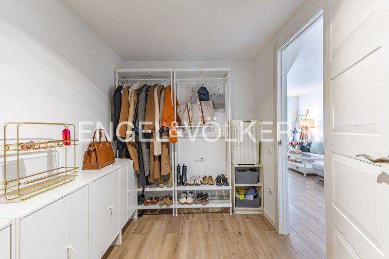 Foto d49f5994-3da8-4a61-be02-619cd65fb372. Dúplex viva con distinción piso moderno de 3 dormitorios con terraza y balcón, edificio 2019 con ascensor, accesible y seguro, a en Rubí