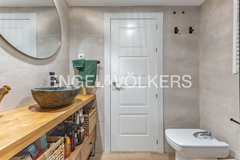 Foto e3621624-3c68-4842-a53d-5b422d987334. Dúplex viva con distinción piso moderno de 3 dormitorios con terraza y balcón, edificio 2019 con ascensor, accesible y seguro, a en Rubí