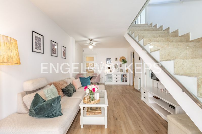 Foto f296e9f1-5cd7-417e-b313-10e467925d67. Dúplex viva con distinción piso moderno de 3 dormitorios con terraza y balcón, edificio 2019 con ascensor, accesible y seguro, a en Rubí