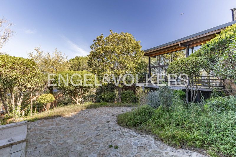 Foto 015828fa-b5e0-4247-9cd0-5e9e83436d7c. Casa amb calefacció piscina a Vallvidrera - Tibidabo - Les Planes Barcelona