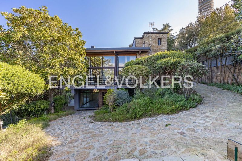 Foto 2d21e868-e520-4945-8dda-f196033c5c88. Casa amb calefacció piscina a Vallvidrera - Tibidabo - Les Planes Barcelona