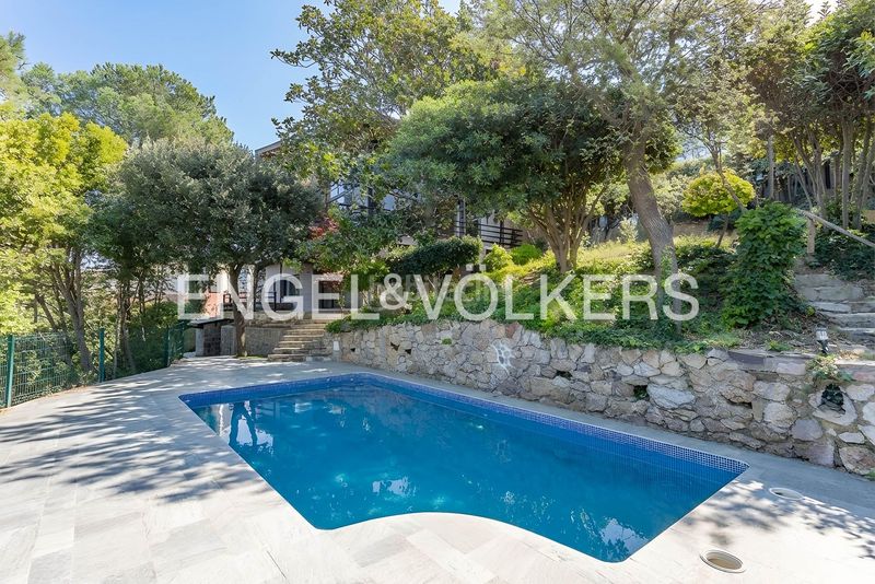 Foto ca26b737-a468-49fe-b5f4-29c209e8c9de. Casa amb calefacció piscina a Vallvidrera - Tibidabo - Les Planes Barcelona
