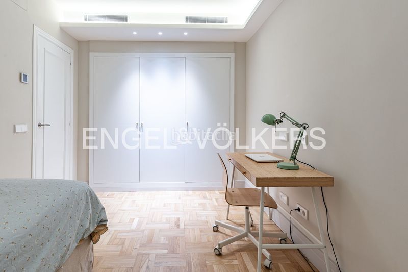 Foto f6da6dd8-881f-427b-839f-e1e7b6c1c17d. Pis amb calefacció a Putget - Farró Barcelona