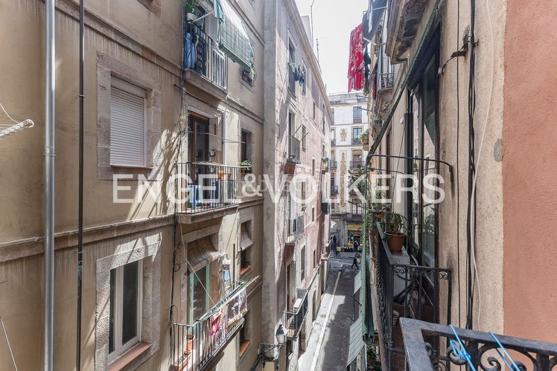 Foto a80d8a56-203b-489c-9220-6b85780f6d6d. Pis amb calefacció a Raval Barcelona