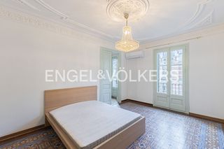 Rent Flat in Dreta de l´Eixample. Espectacular piso temporal con balcones