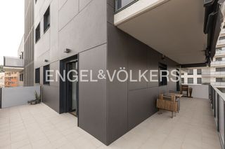 Pis a La Bordeta. Residencia seminueva exclusiva con terraza, balcón, parking y tr