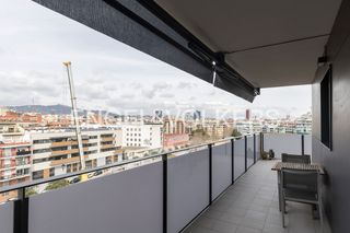 Pis a La Bordeta. Residencia seminueva exclusiva con terraza, balcón, parking y tr
