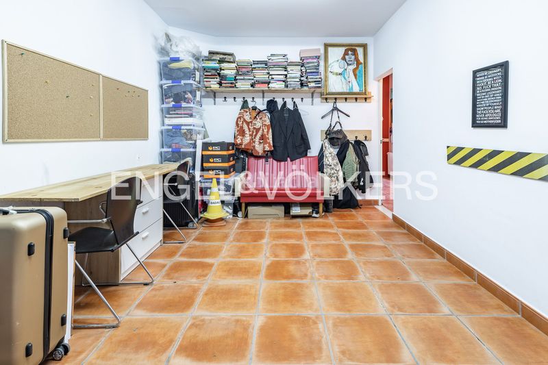 Foto d0c8dd23-df0b-4cf4-b3c4-d921fcc97e1b. Casa adossada amb calefacció aparcament a Centre Badalona