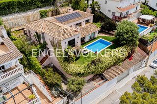 Maison à Levantina - Montgavina - Quintmar. Descubra una villa exclusiva en sitges  privacidad y vistas al m