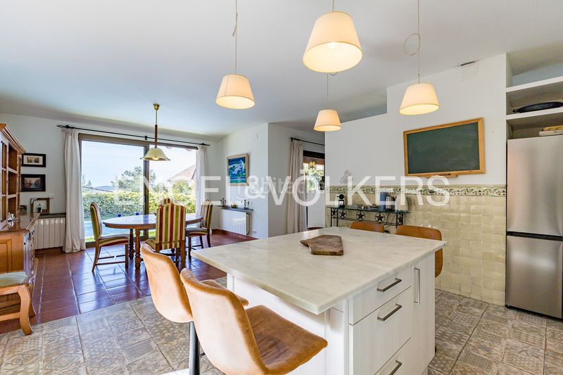 Foto 051cf771-af62-44c0-9e85-36da277ccb7e. Casa amb calefacció aparcament piscina a Levantina - Montgavina - Quintmar Sitges