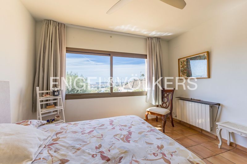 Foto 0afc6381-8ed8-4c28-b08c-0c0c0fa2d8f9. Casa amb calefacció aparcament piscina a Levantina - Montgavina - Quintmar Sitges