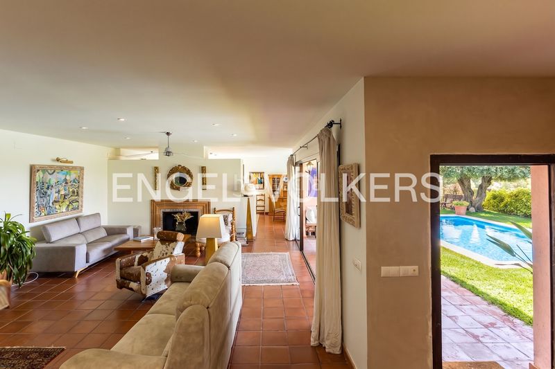 Foto 0b9de73e-a9e9-4f57-a612-846011ecc451. Casa amb calefacció aparcament piscina a Levantina - Montgavina - Quintmar Sitges
