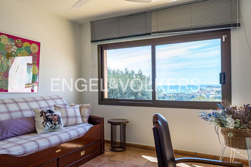 Foto 5dec8df1-e2e7-4117-ba91-b34db584ab3c. Casa amb calefacció aparcament piscina a Levantina - Montgavina - Quintmar Sitges