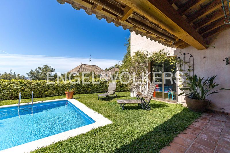 Foto 608a28a0-2073-4995-9d31-c122f0307831. Casa amb calefacció aparcament piscina a Levantina - Montgavina - Quintmar Sitges