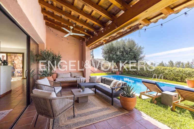 Foto 954e4e06-64bd-4cd8-92b8-28186865ab96. Casa amb calefacció aparcament piscina a Levantina - Montgavina - Quintmar Sitges