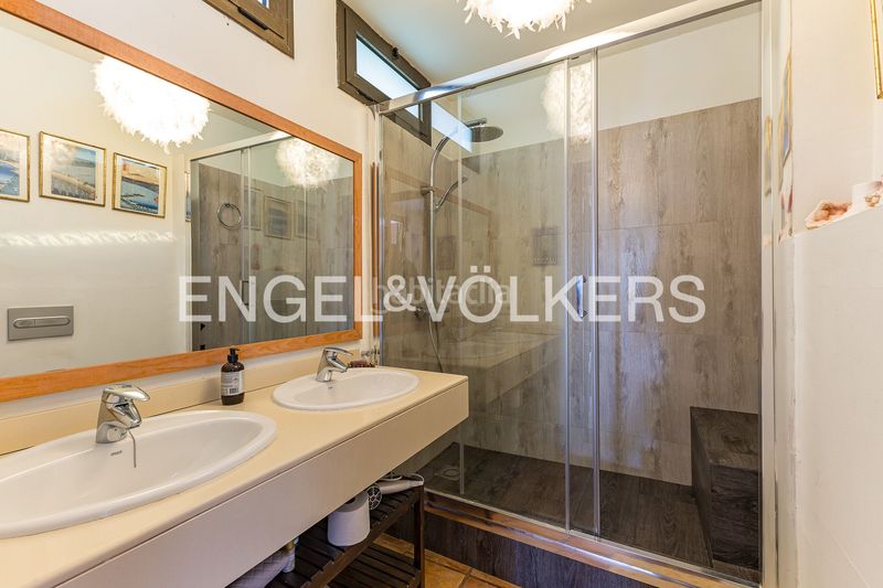 Foto bb417aad-4baf-43d2-a852-0fed32ed11e9. Casa amb calefacció aparcament piscina a Levantina - Montgavina - Quintmar Sitges